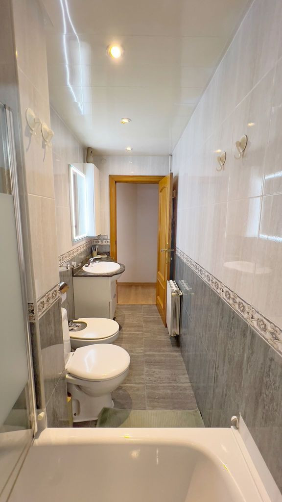 Apartment Rent Nou Barris, Barcelona, Katalonia, Hiszpania Via Julia