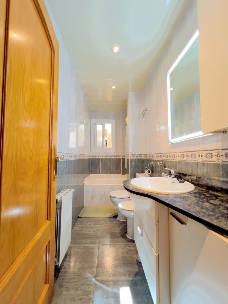Apartment Rent Nou Barris, Barcelona, Katalonia, Hiszpania Via Julia
